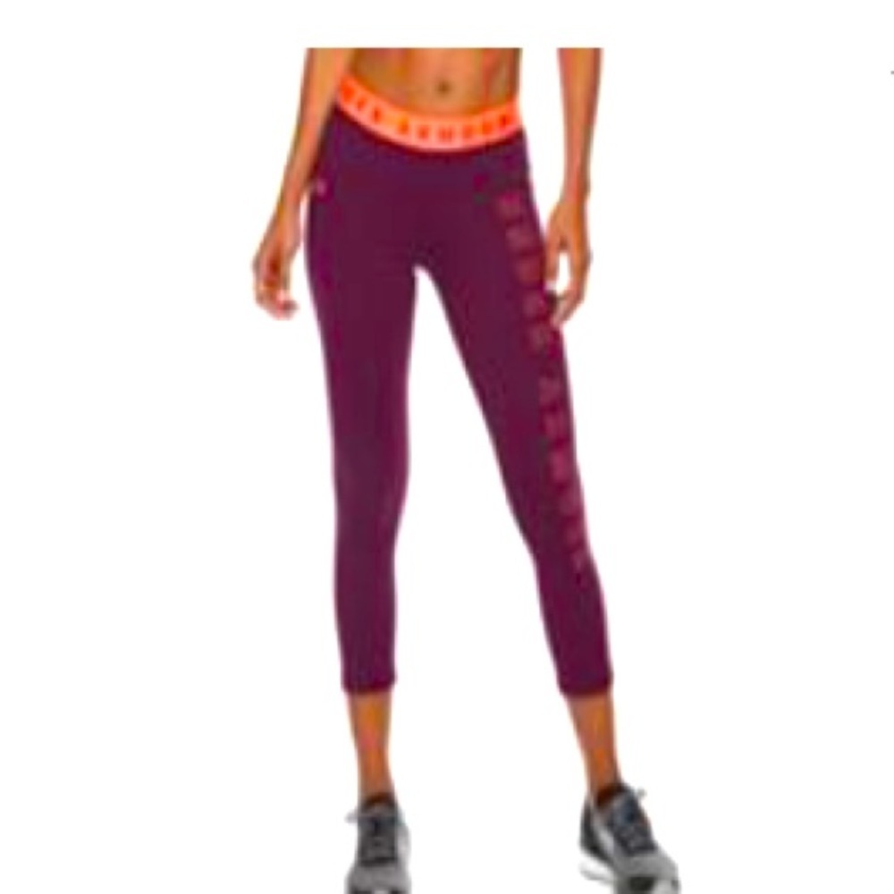 NWT Under Armour Favorite Midrise Graphic Capri Leggings, Large
